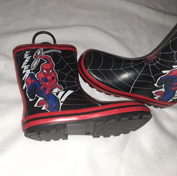 water boots, for children, size 2, from the Marvel spiderman brand - Picture 1 of 7